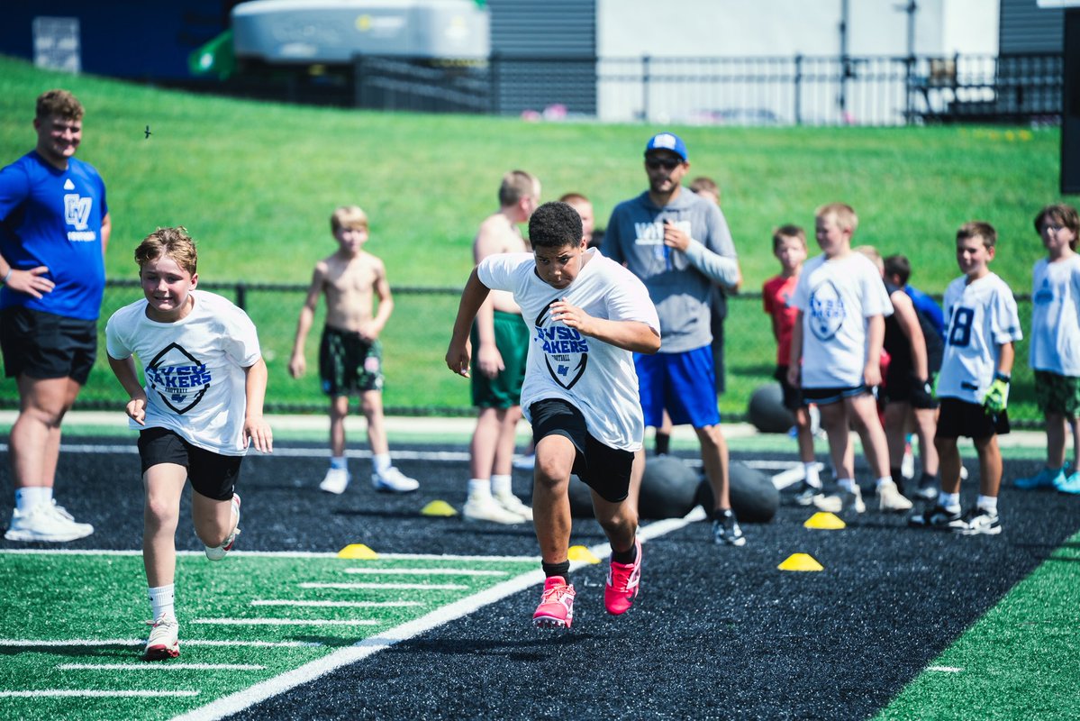 GVSU_FBRecruits's tweet photo. Another great youth camp in the books! 

🪓🪵#WAWGv55⚓️⬆️ https://t.co/4PdtIACNJS