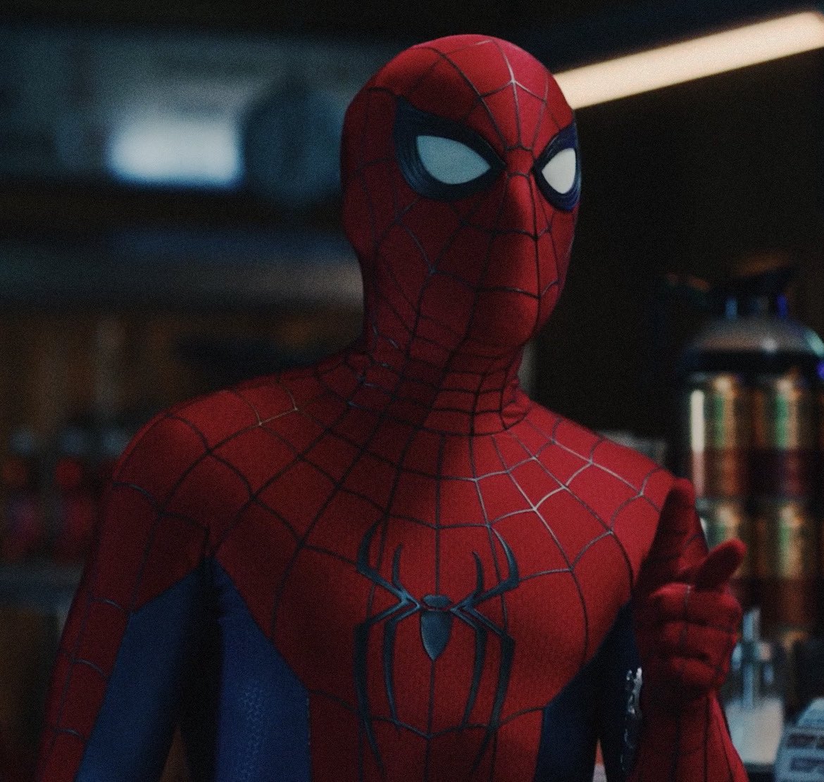 mcuspider616's tweet photo. Best part is the suit looks like this in the film as well. Why drown it in cgi when you can just let the design speak for itself https://t.co/nOFDblm6MA