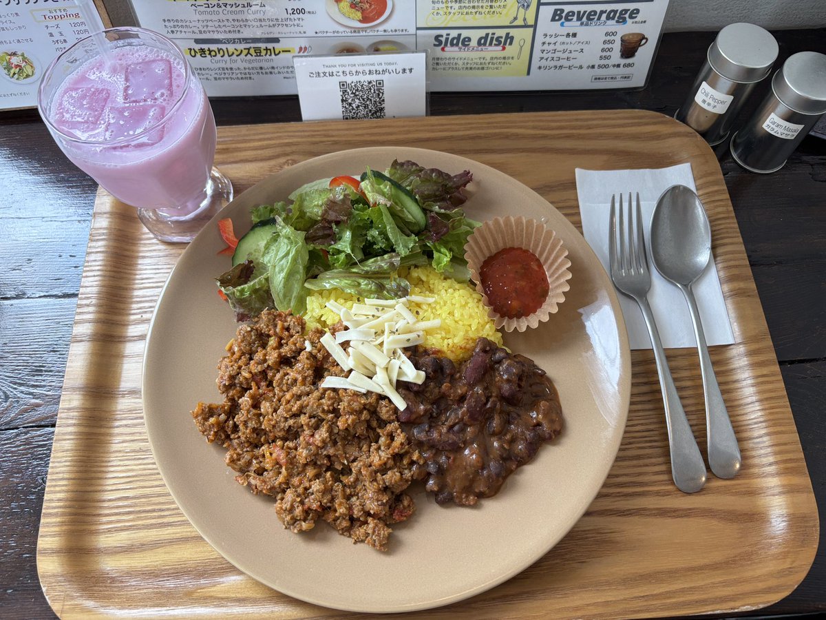 dadanekochat's tweet photo. 6/30 今年も折り返し、早いのう。
今月も無事に @HINATAYA  カレー🍛が食べられて、#江戸城 にも行けて良ござんした。蓮🪷のシーズンは梅雨明けかな。
千代田区観光案内所で、リラックマのマンホールカード貰った。 https://t.co/3Lo6K0LFrV