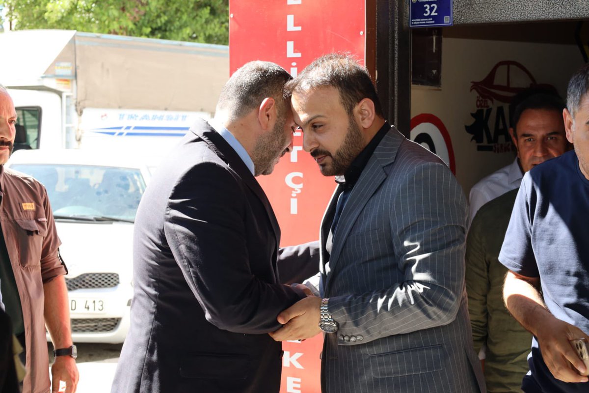 mbagmanci63's tweet photo. AK Parti Şanlıurfa İl Başkanımız Sn. Mehmet İlhami Günbeği, İl Kadın Kolları Başkanımız Sn. Zehra Ay, Eyyübiye İlçe Başkanımız Sn. Süleyman Elgün ve Karaköprü İlçe Başkanımız Sn. Orhan Çelik ile birlikte;

Cumhur İttifakı ortağımız Milliyetçi Hareket Partisi (MHP) Şanlıurfa İl Başkanı Sn. Osman Mutlu ve yönetim kuruluna hayırlı olsun ziyaretinde bulunduk.

Göreve gelen Sn. Osman Mutlu’ya ve değerli yönetim kurulu üyelerine başarılar diliyor, misafirperverlikleri için teşekkür ediyoruz. 

Birlikteliğimiz daim olsun.

#AKParti #MHP #Cumhurİttifakı #Şanlıurfa #haliliye 

@RTErdogan @abuyukgumus @bybekirbozdag @acarfaruka @AKGMTeskilat @hakanaksu058 @farukaytek @ensartopcu @milhamigunbegi @eczosmanmutlu @AkHaliliiye @ZehraAy063 @ElgunSuleyman @avorhancelik @Sanliurfa_MHP