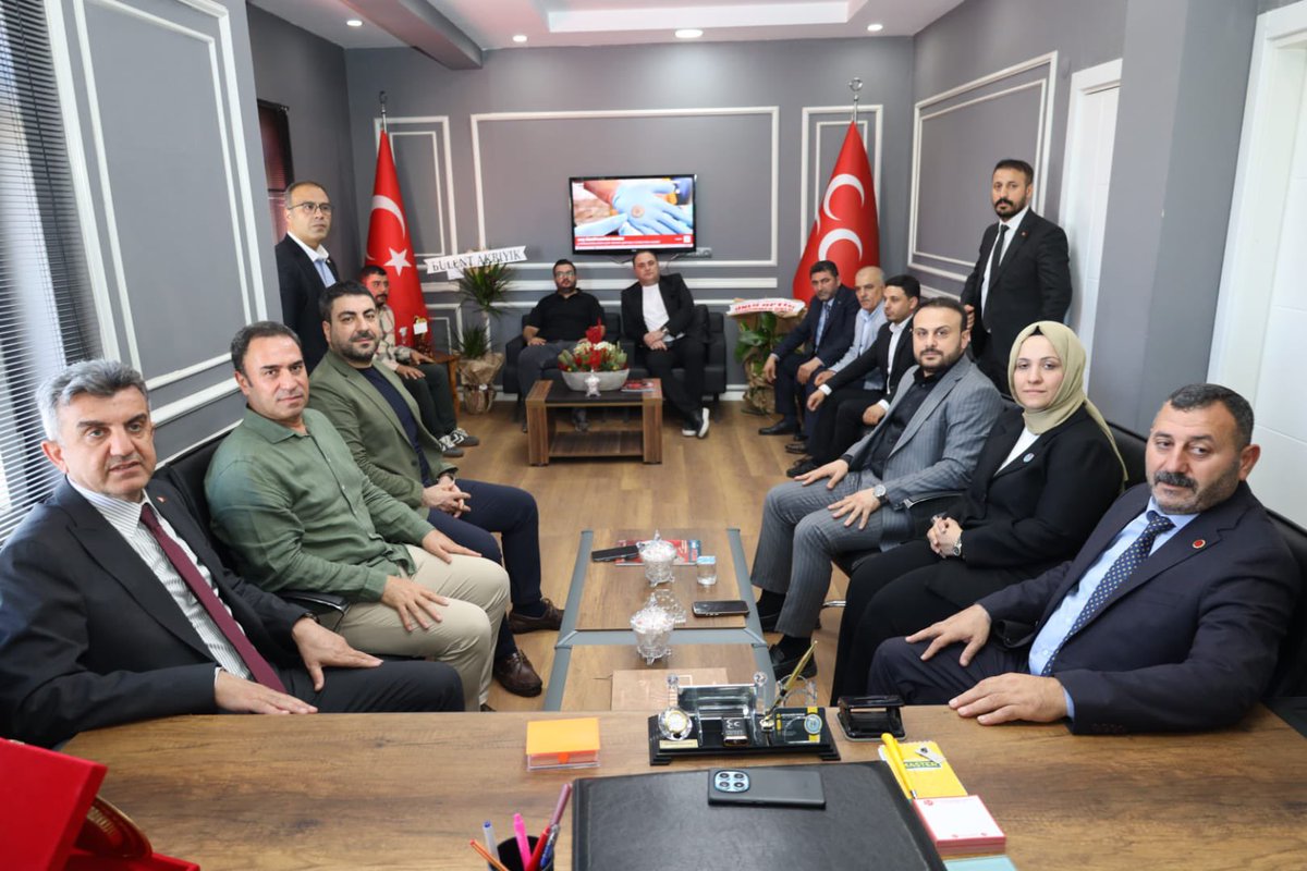 mbagmanci63's tweet photo. AK Parti Şanlıurfa İl Başkanımız Sn. Mehmet İlhami Günbeği, İl Kadın Kolları Başkanımız Sn. Zehra Ay, Eyyübiye İlçe Başkanımız Sn. Süleyman Elgün ve Karaköprü İlçe Başkanımız Sn. Orhan Çelik ile birlikte;

Cumhur İttifakı ortağımız Milliyetçi Hareket Partisi (MHP) Şanlıurfa İl Başkanı Sn. Osman Mutlu ve yönetim kuruluna hayırlı olsun ziyaretinde bulunduk.

Göreve gelen Sn. Osman Mutlu’ya ve değerli yönetim kurulu üyelerine başarılar diliyor, misafirperverlikleri için teşekkür ediyoruz. 

Birlikteliğimiz daim olsun.

#AKParti #MHP #Cumhurİttifakı #Şanlıurfa #haliliye 

@RTErdogan @abuyukgumus @bybekirbozdag @acarfaruka @AKGMTeskilat @hakanaksu058 @farukaytek @ensartopcu @milhamigunbegi @eczosmanmutlu @AkHaliliiye @ZehraAy063 @ElgunSuleyman @avorhancelik @Sanliurfa_MHP