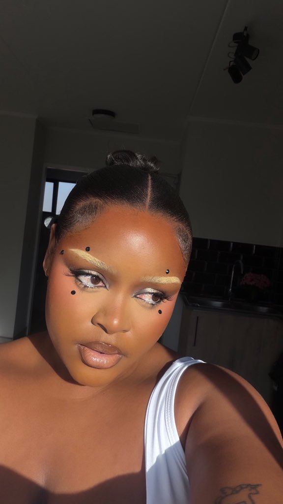 ngwenyantokozo3's tweet photo. Love this lewk dzownnnn 🧎‍♀️ https://t.co/HdGaGTkrY2