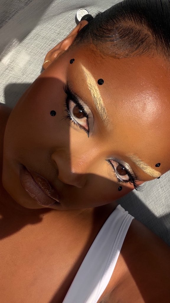 ngwenyantokozo3's tweet photo. Love this lewk dzownnnn 🧎‍♀️ https://t.co/HdGaGTkrY2