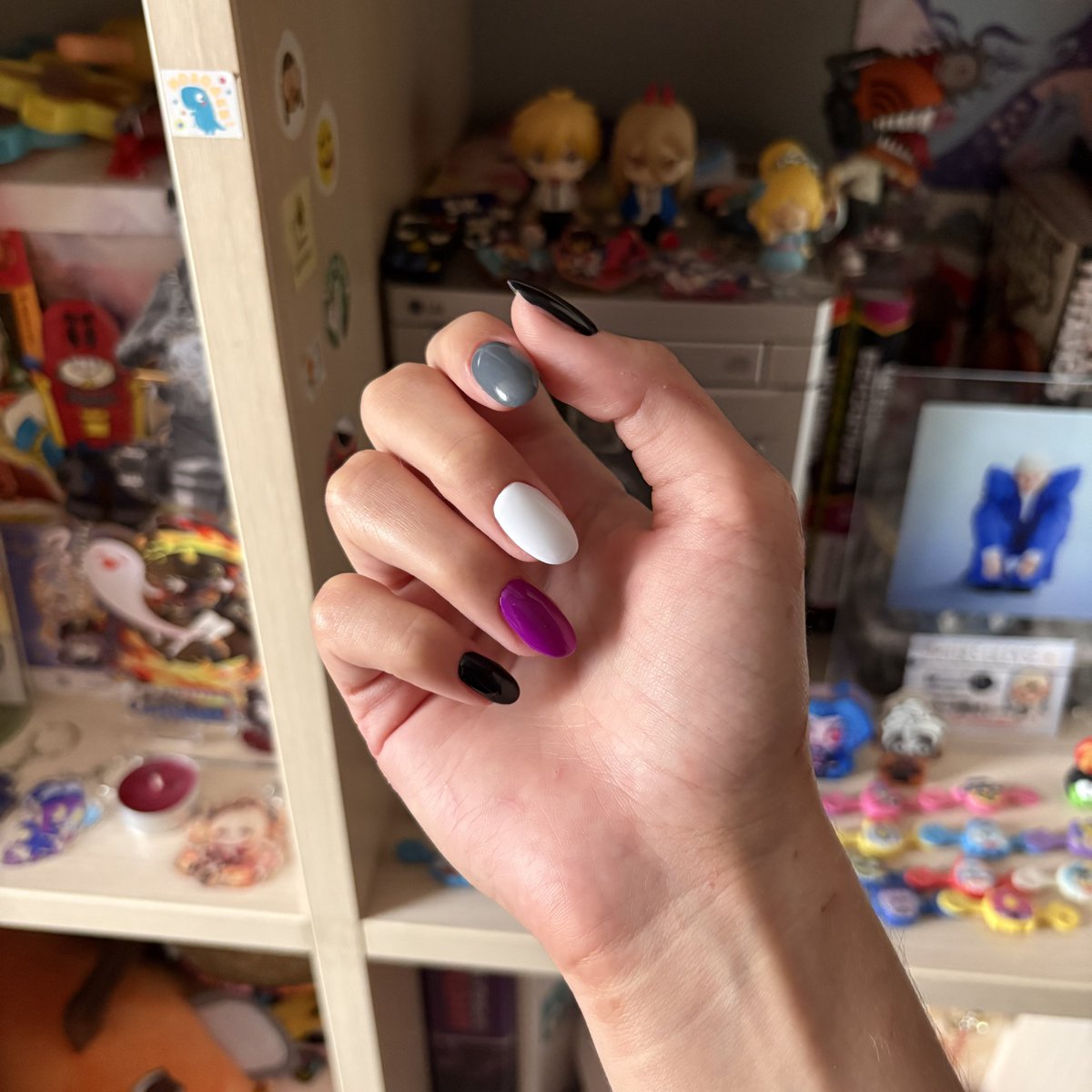 leraberuvrot69's tweet photo. Happy last day of the pride month!!🖤🩶🤍💜 https://t.co/wWyjO7DxsQ