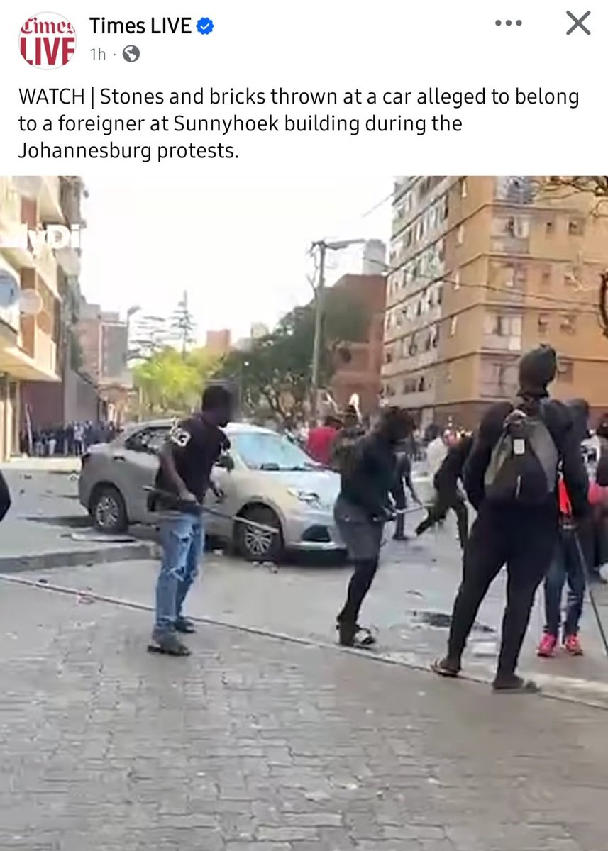 Akanirelo's tweet photo. Same incident, different reporting. @TimesLIVE what is your agenda? #marchandmarch #june30 #jacinta #saps #cyrilramaphosa https://t.co/Ak0s2MyaUg