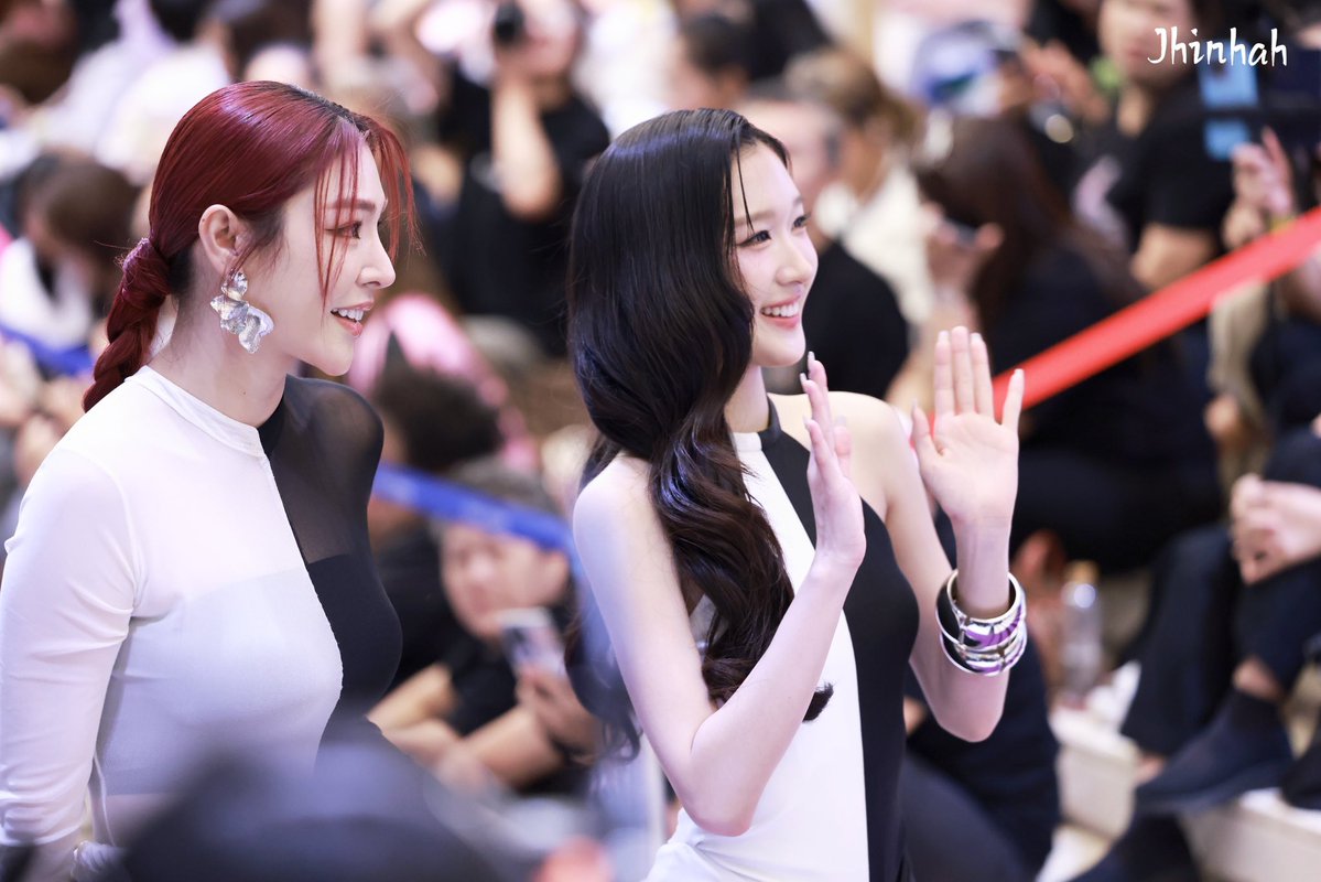 followsun_faye's tweet photo. It’s not easy, but our babes did it! We did it! Congratulations again~👏👏👏🍾🍾🍾🥳🥳🥳
crwb Jhinhah

FAYEATOM AT TVHLM AWARDS
#TVHLMA2026xFayeAtom 
#FayeAtom #FayePeraya #AtomPariya https://t.co/y0zEBNX3qZ