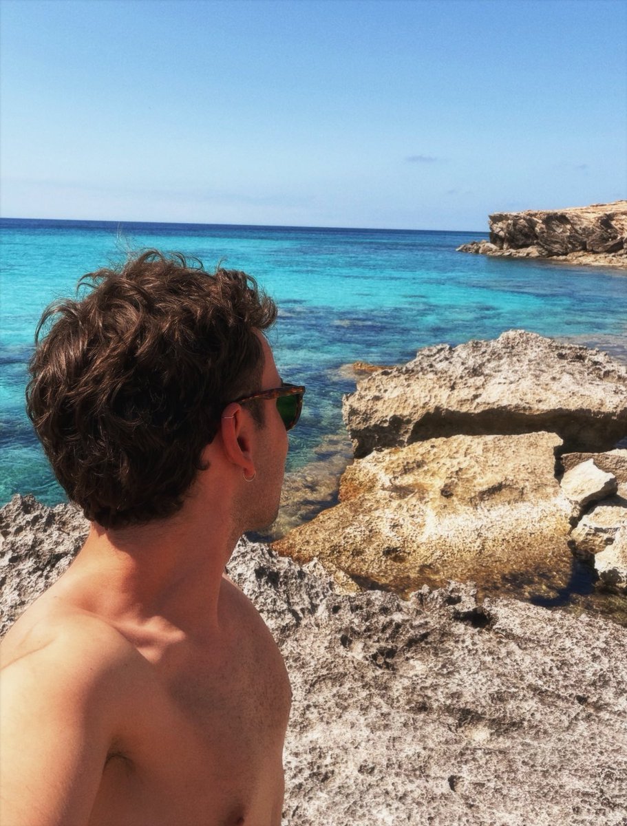 mibeloX's tweet photo. 🪞🌖🗝️🌊 https://t.co/MMvgFOWmxG