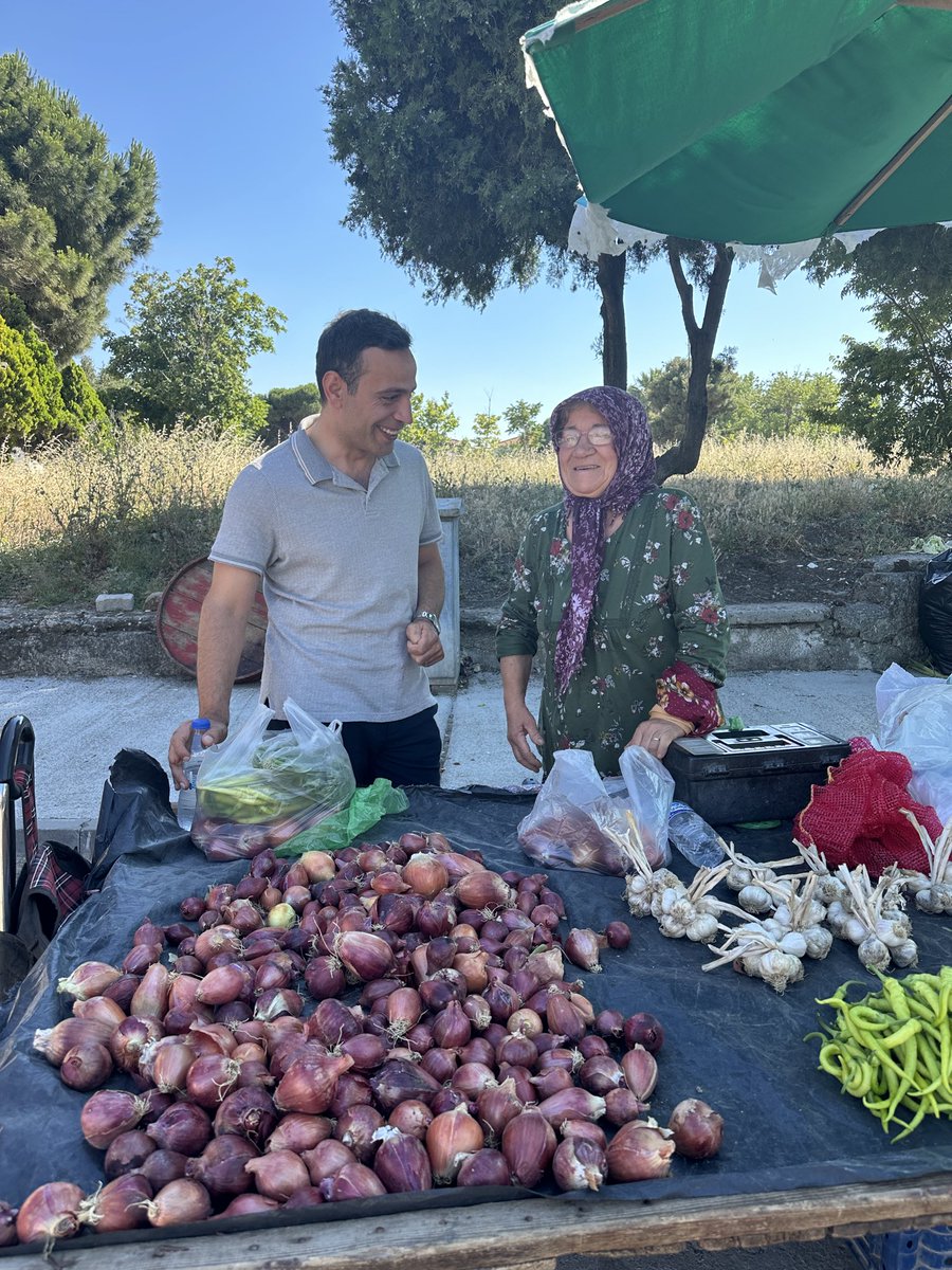 cihatkoc61's tweet photo. Ayşe teyzemle Salı pazarında… https://t.co/IZG5Mf3ti6