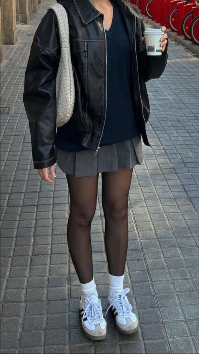 danslent's tweet photo. how pinterest sees me <3

• idol
• outfit
• dessert
• song https://t.co/wgnmX1zEgO