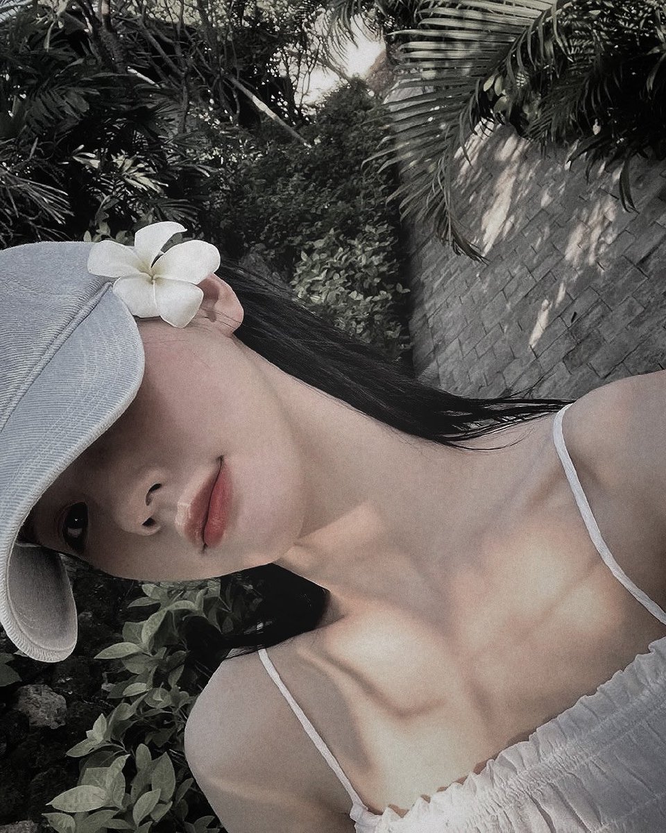 𝐄𝐥𝐥𝐚, 𝘢 𝘣𝘪𝘰́𝘭𝘰𝘨𝘢. 🪼 tweet media