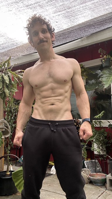 Greg McKeon 👨🏻‍🌾🌲 - 1 pic. Snapshots from the farm 📸🌲 https://t.co/dEjF1Kk77b