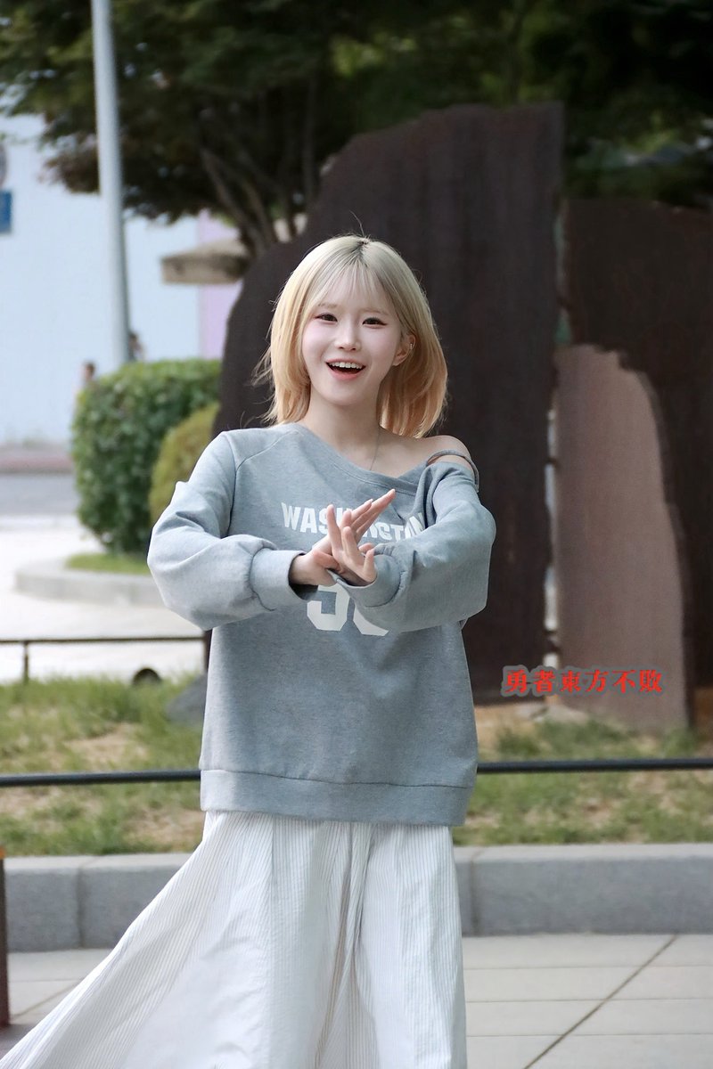 donghoun0517's tweet photo. 260630 출근길 
#송하영 #하냥 
#프로미스나인 #fromis_9 https://t.co/cCyf8eXaot