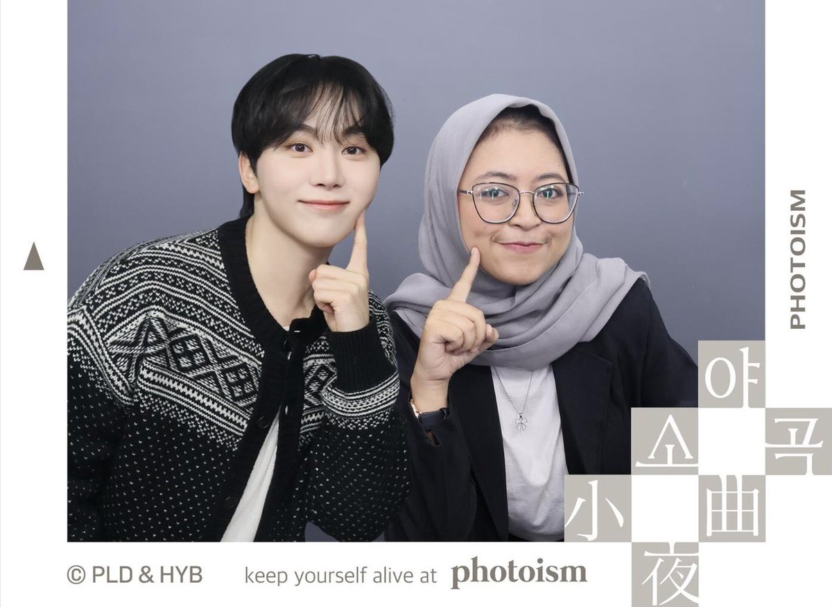 bbyrockbison's tweet photo. Jujur aku kalo ke photoism tu ga pernah mikir ini itu, soalnya beneran random aja pas ke mall itu niatnya apa🤣 Jadi, outfitku ga pernah matching sama idolnya😭 Kalo buat skin tone si ver. digital sama yonk yg agak mirip. Tapi hasil printnya, semua ga beda jauh kok warnanya https://t.co/7wxvWeYBC1