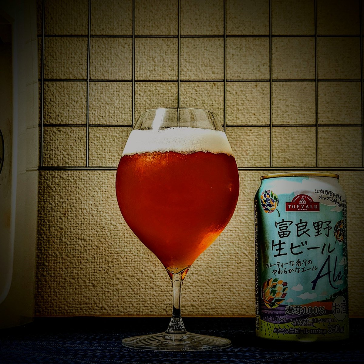dieingmessage's tweet photo. トップバリュ 富良野生ビール、1度注ぎで頂きます。
プレミアム生ビール同様、サッポロビール製なので期待して買ってみた。よなよなエールやグッドエールに比べたら軽いが充分美味い。安いからリピートもアリだ。
#Aeon #Topvalu #FuranoDraftBeer #LittleStar #GoldenStar #DraftBeer #AleBeer #Beer https://t.co/jQcLnYUXPn