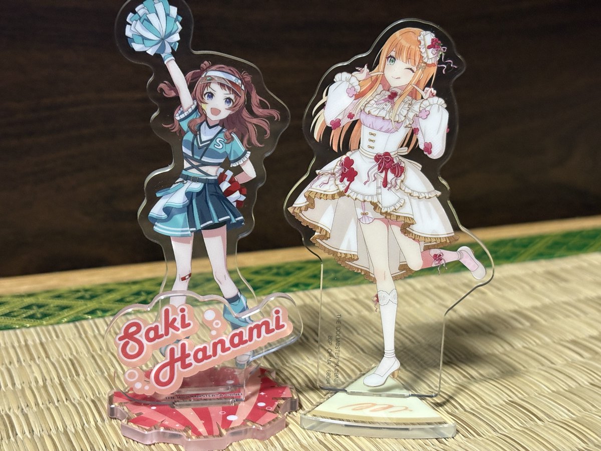 zero_651's tweet photo. 学マスのサントリーコラボのアクスタ、自販機で買う対してないメリットとしてアクスタの瓶詰めが作れる

一番くじのほぼ倍の値段で名前付きかつ同じぐらいの大きさのアクスタがランダムじゃなく手に入る訳だが…反応に困る https://t.co/SaG2JsgqDR