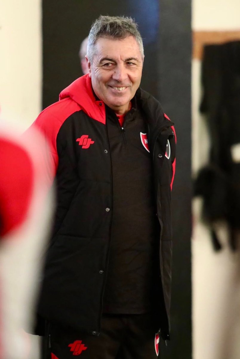agustinmalves's tweet photo. ⚠️ Kudelka pidió a Franco Escobar porque le cumple en varios puestos de la zona defensiva. 

👀 De los 2️⃣0️⃣ partidos que disputó en Peñarol 🇺🇾:

1️⃣3️⃣ de LATERAL DERECHO (3 fueron en línea de 5)

4️⃣ de ZAGUERO DERECHO

2️⃣ de LATERAL IZQUIERDO

1️⃣ de STOPPER IZQUIERDO https://t.co/393k5TlFEG