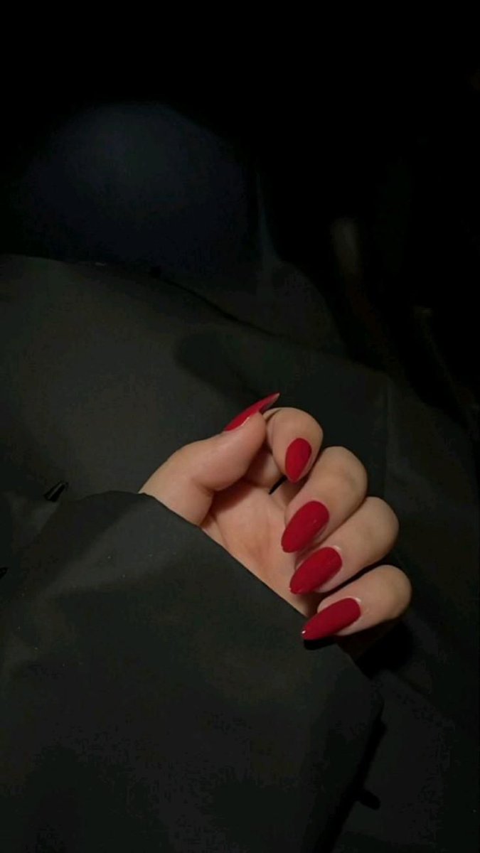 RahafElsayd's tweet photo. These nails deserve their own photoshoot 🤭 https://t.co/Fwn8S0vL4f