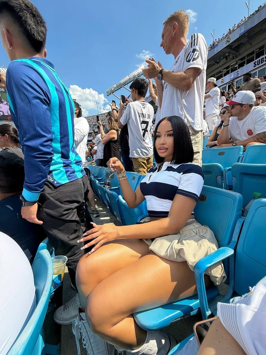 Ray_adebayo01's tweet photo. Enjoying the game✨💞 https://t.co/aHZyOKaUaG