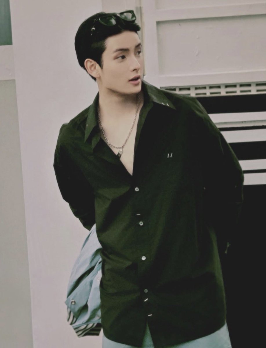 i2umeffyz's tweet photo. อมกกก หล่อมาก โคตรหล่ออะ ขออนุญาตกราบได้มั้ย พี่คือพ่อของหนู แอบไปไถผมข้าง ๆ มาป่ะเนี่ย 😭♥️

#KHUNPOL https://t.co/amw039eGdV
