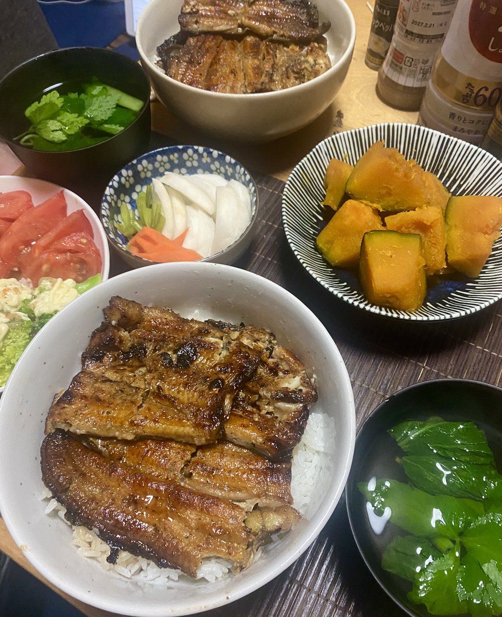 ayachi1209's tweet photo. 夜ごはん🍚
鰻丼♡😋 https://t.co/uZig4ZKAV2