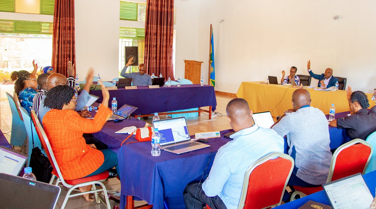 GatsiboDistrict's tweet photo. Inama idasanzwe y'Inama Njyanama y'Akarere yemeje ingengo y'imari y'Akarere ya 2026/2027 ingana na Miriyari 55,665,061,360 Frw. @RwandaLocalGov @RwandaFinance @RwandaEast https://t.co/1vZh8JdS02