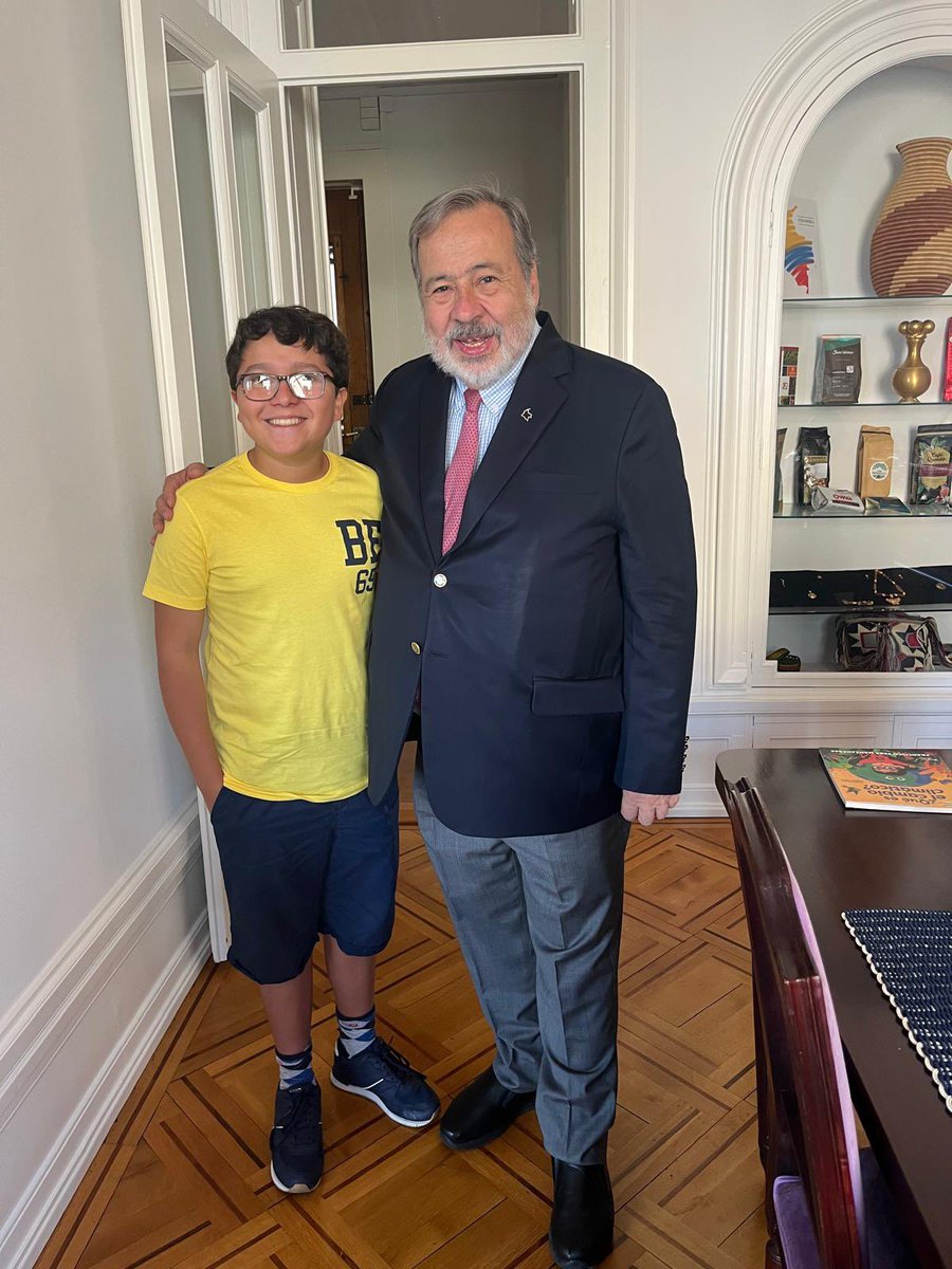 franciscoactiv2's tweet photo. Recibo con profunda tristeza la noticia del fallecimiento del Embajador Gustavo Gallón un referente para mí en la defensa de los derechos humanos en tiempos convulsos. 

Que Dios lo reciba en Su Gloria y gracias por todas sus enseñanzas https://t.co/nJTZTIcI9i