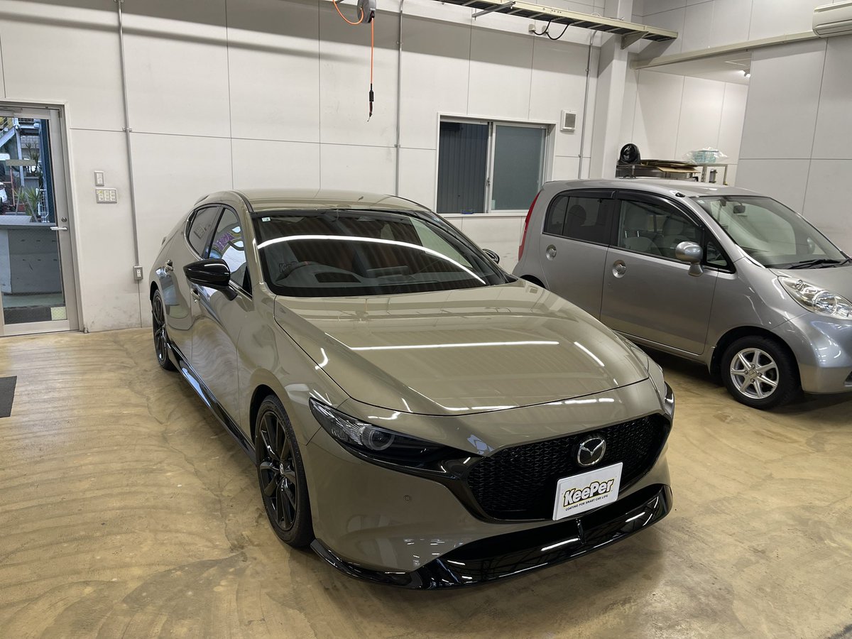 hasin0713's tweet photo. 前の車から乗り換える時に（物足りないと感じるかなぁ...）と懸念してたけど

・車降りて振り返る
・運転してて適度に楽しい
・快適！（ここ重要）
・所有欲を満たす質感

総評:こういうのでいいんだよこういうので
（他のスポーツカーが通ると羨ましがる）
 #mazda3 https://t.co/PHCdxFPNNQ