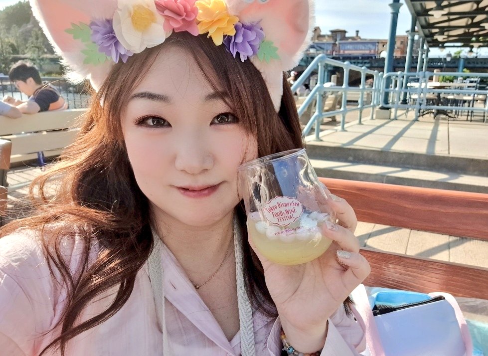 chie560602's tweet photo. 今日で6月も終わり…

少し前の話になりますが
ディズニーに行って来ました✨

シーの25周年❗
本当に良かった💖

絶対にやりたかった事も出来たし
素敵なマッピングも見れたし
たくさんのキャラクターと会えて
大好きなクラリスにも逢えたし♥️

最高のバースデーディズニーでした✨️ https://t.co/6GXpgxixqc