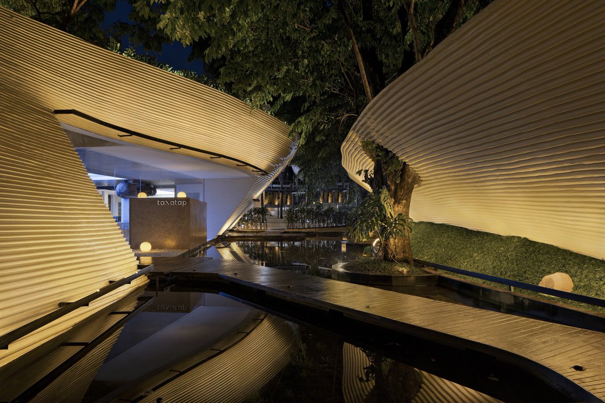 parametricarch's tweet photo. 🌿 Tanatap Wall Garden Café by RAD+AR in Semarang, Indonesia https://t.co/QxGNfmEcx9