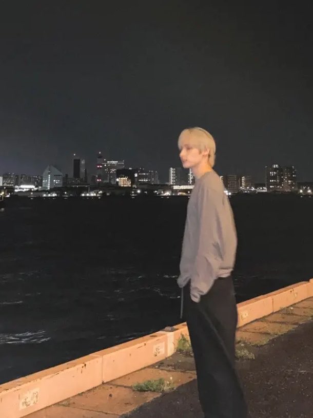 Geeez_txt's tweet photo. 낮의 태현☀️                  밤의 카이🌙 https://t.co/jes5RO0JFm