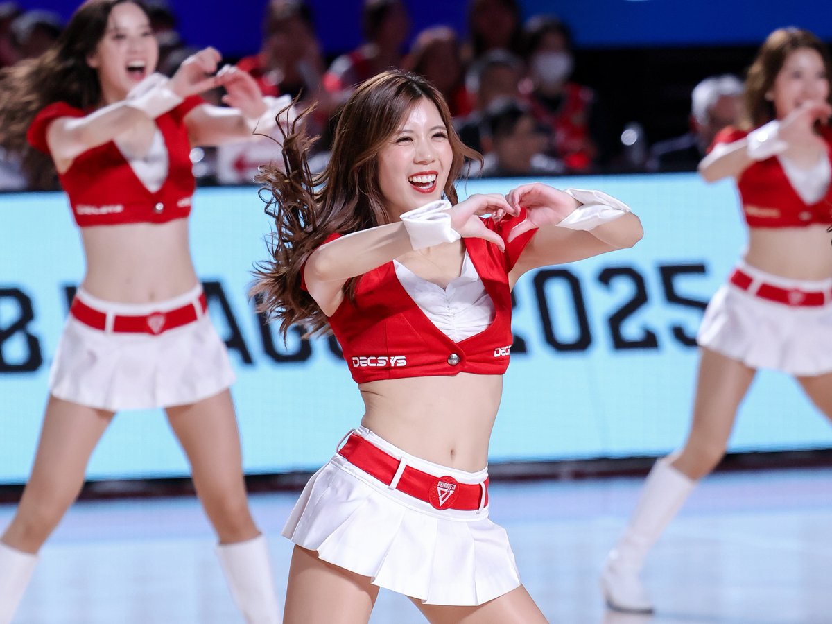_Chida_2's tweet photo. 今年のシーチケ継続しようと思ったの、STARJETSのパフォーマンスも綺麗に見れるからってのが大きくって 本当に今年Marinちゃんシートでハッピーだったなと思っております🥹 ご卒業おめでとうございます💐 https://t.co/cxGYyiN6xC