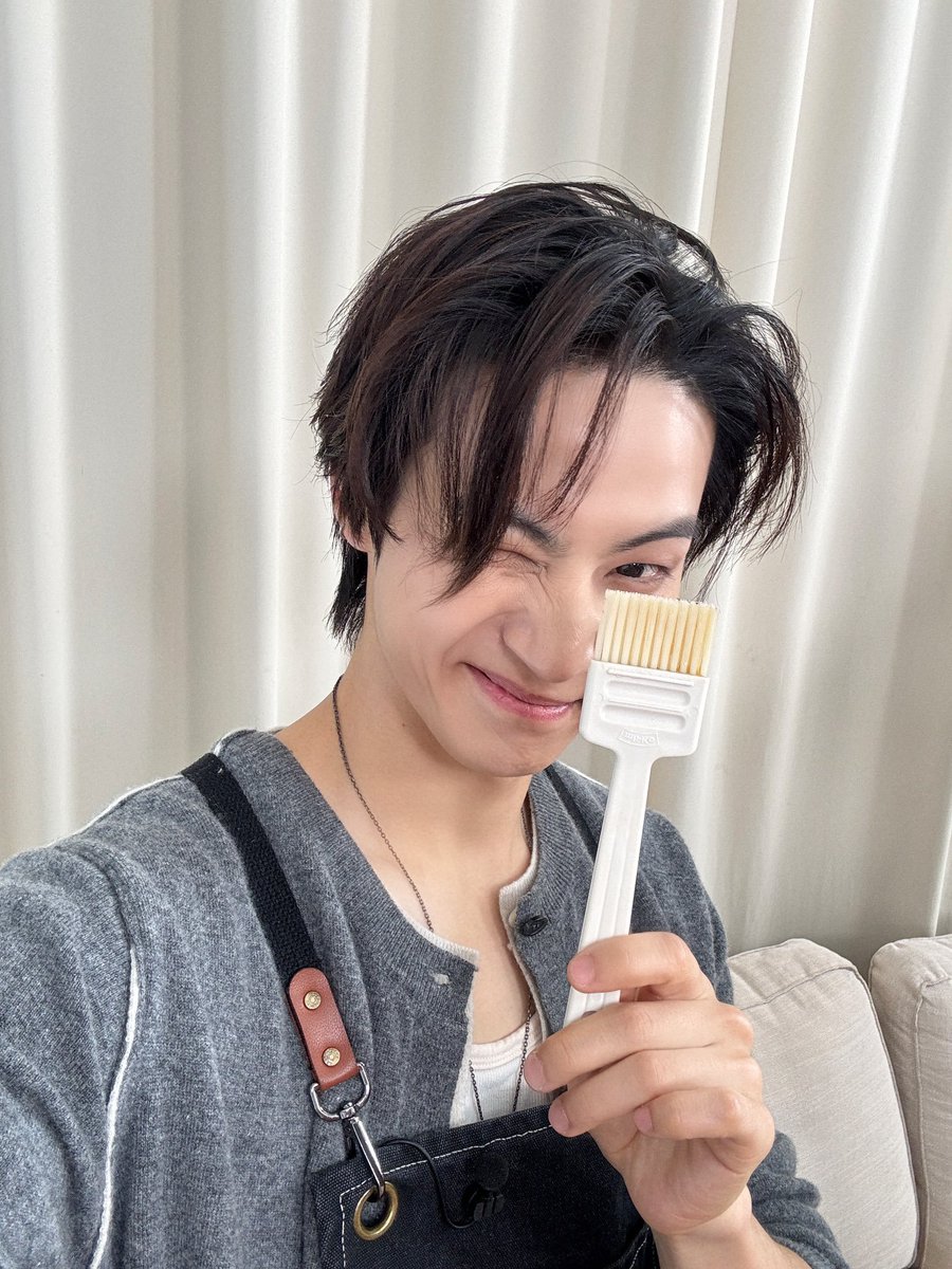 thinkofhak tweet picture