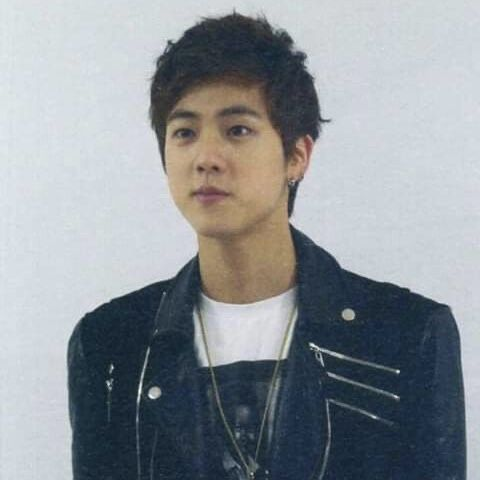 archvforksj's tweet photo. a reminder that jin was this young when he joined a broke company, brought his parent’s utensils and groceries to feed the members, learnt music and dance from scratch and became the silver voice of korea, all while remaining so humble :( https://t.co/I5jLaZZ84D