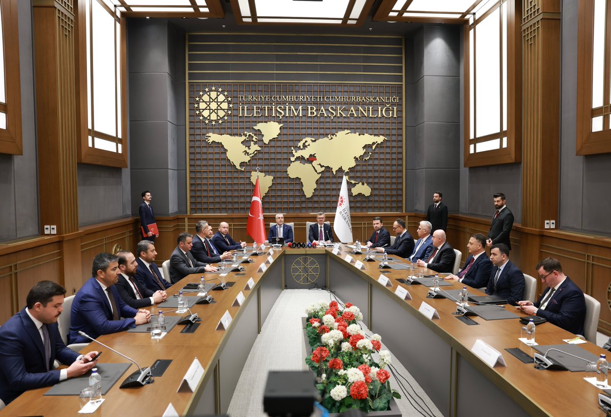 basinilankurumu's tweet photo. Kurumumuz ile İŞKUR arasında basın sektörünün nitelikli iş gücü ihtiyacını karşılamak ve sektöre istihdam sağlamak amacıyla  “Aktif İşgücü Hizmetleri İş Birliği Protokolü” imzalandı.

Protokol kapsamında;

⁠📌 1075 basın işletmesine istihdam, eğitim ve iş gücü desteği sağlanacak,
📌 Gazeteler ve internet haber sitelerinde işbaşı eğitim programları düzenlenecek,
📌 ⁠Katılımcılara İŞKUR tarafından 9 ay boyunca net asgari ücret tutarında ödeme yapılacak,
📌 ⁠Basın kuruluşları, katılımcıları program süresinin en az 2 katı kadar istihdam edecek.

Haber için;

🔗 https://t.co/GvbvFnJWj0