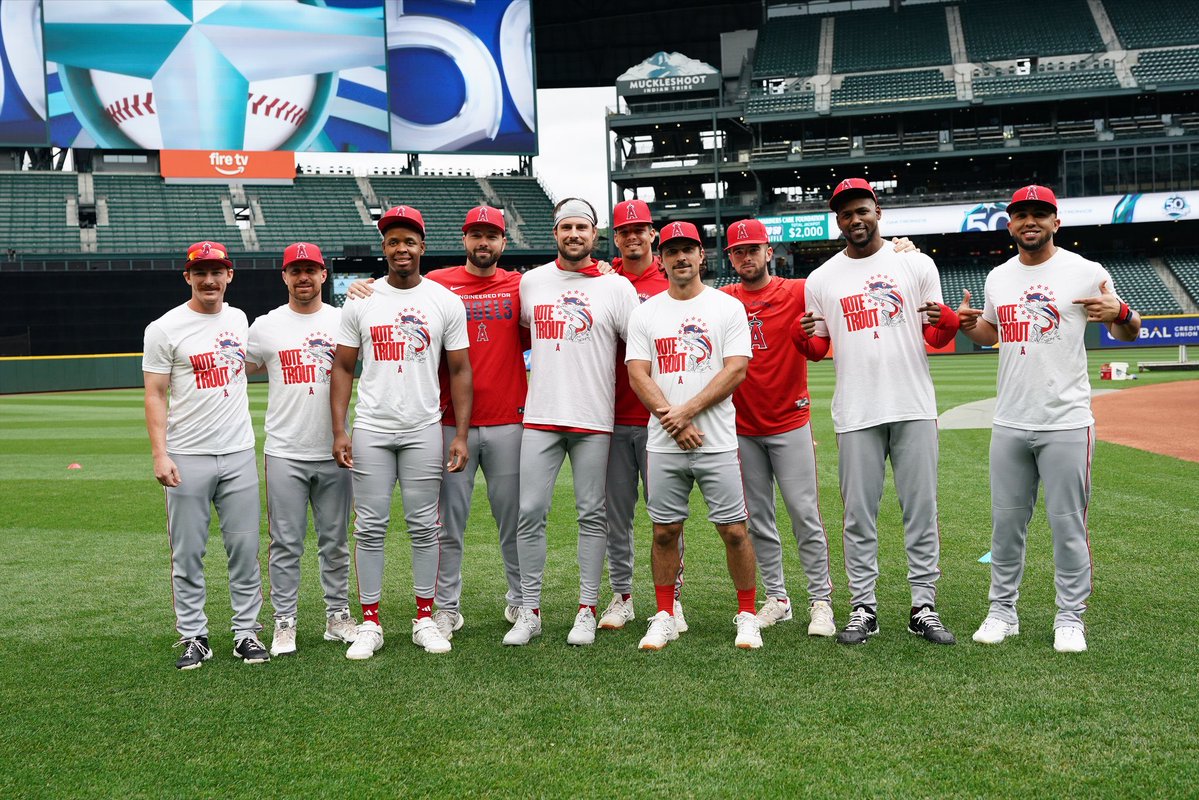 SleeperAngels's tweet photo. whole team repping the “vote trout” shirts 🐟 https://t.co/Wjd3OwTxyP