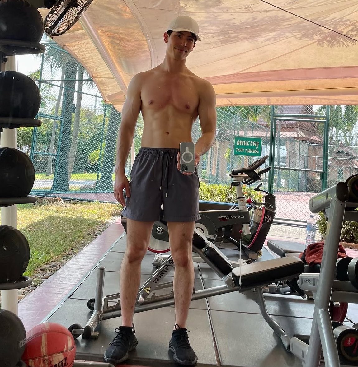 doongdoy99's tweet photo. กล้ามโต ขับเบนซ์ สเปคน้องยุโล 🤕 https://t.co/A0lD8U3SJd