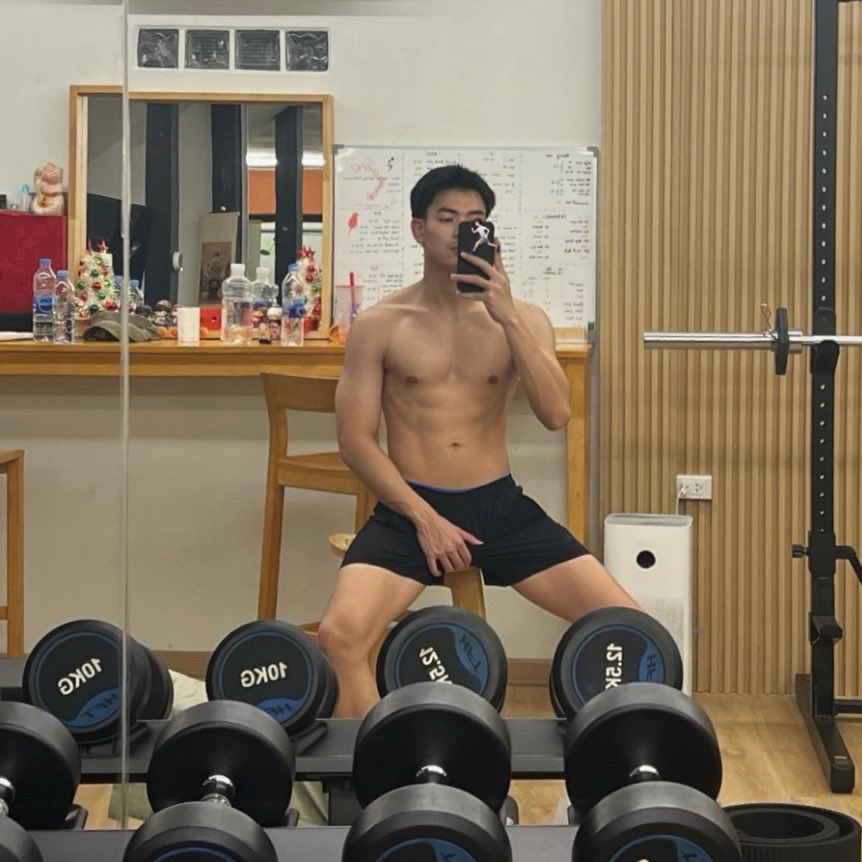 doongdoy99's tweet photo. กล้ามโต ขับเบนซ์ สเปคน้องยุโล 🤕 https://t.co/A0lD8U3SJd