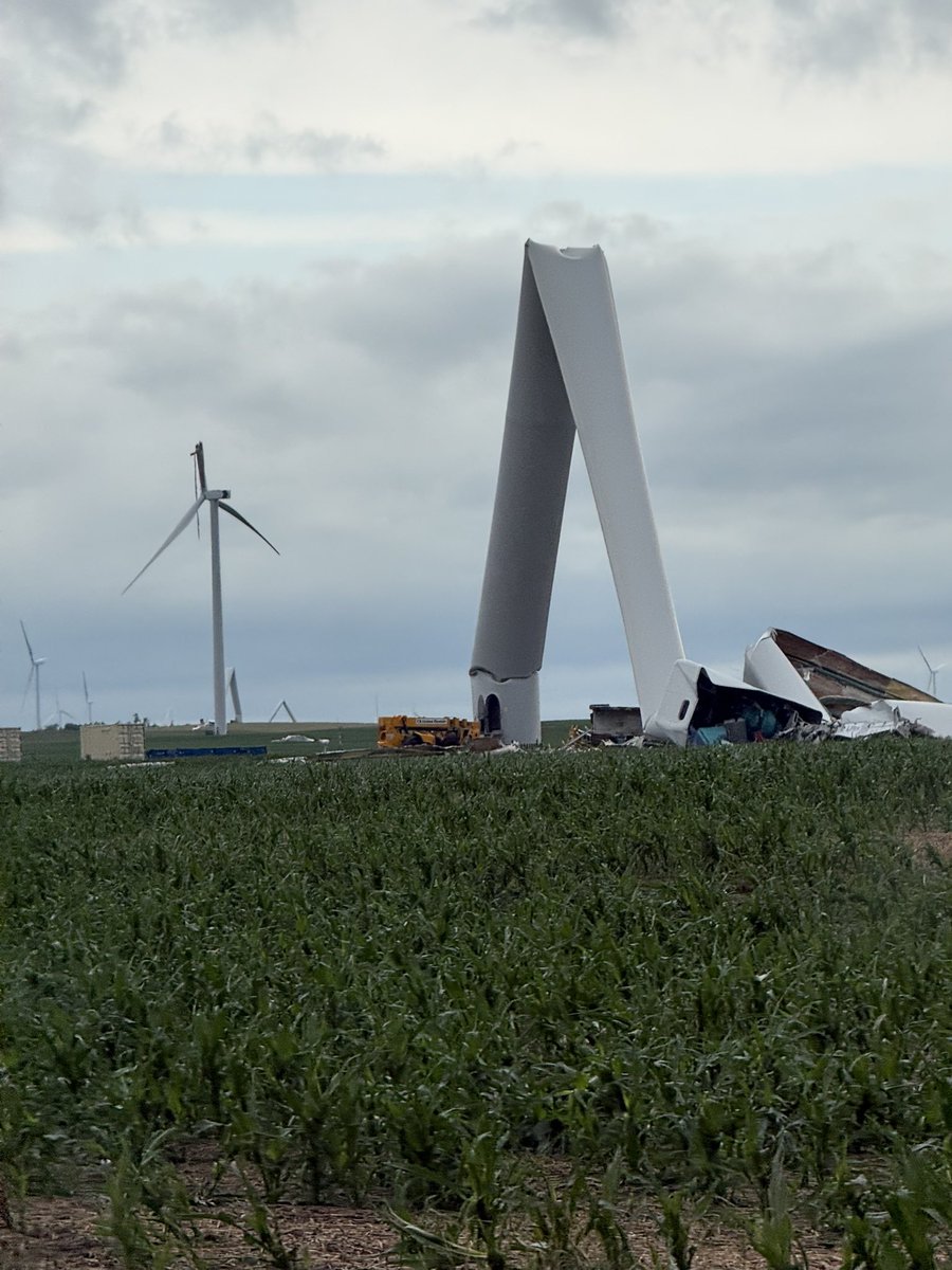 ReganBollweg's tweet photo. This would never happen to a nuclear power plant. https://t.co/uvRWeD7DoG