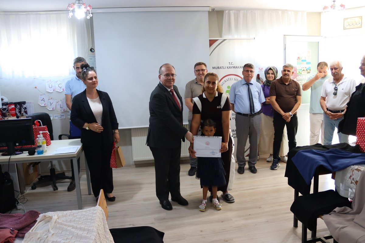 MuratliKAYMKMLK's tweet photo. Sosyal Dayanışma Merkezi (SODAM) 2026 Yılı Kursiyerleri Sertifikalarını Aldı.
30.06.2026 Salı günü Muratlı Sosyal Yardımlaşma ve Dayanışma Vakfı Sosyal Dayanışma Merkezinde (SODAM) gerçekleştirilen törende, Dikiş Kursu Eğitimlerini tamamlayan kursiyerlerimize başarı belgeleri + https://t.co/TtMWP9MlGG