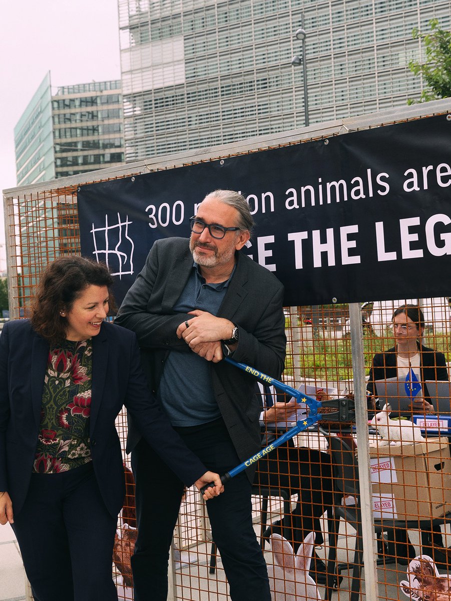 Anima_Int's tweet photo. We’re reminding the European Commission of the promises it made! 🐔

Exactly 5 years ago, on June 30, 2021, the European Commission approved the #EndTheCageAge citizens’ initiative and declared that it would phase out cages for farmed animals across the EU.

The Commission announced at the time that new regulations would be proposed by the end of 2023. Despite this, no proposal has been presented to this day, and millions of animals continue to suffer in cramped cages.

On the fifth anniversary of this promise, we gathered outside the European Commission building, where, together with our #EndTheCageAge coalition partners and Members of the European Parliament, we called on the Commission to take action.

Enough waiting. It’s time to listen to the voice of the people and end the cage age! ✊🏻