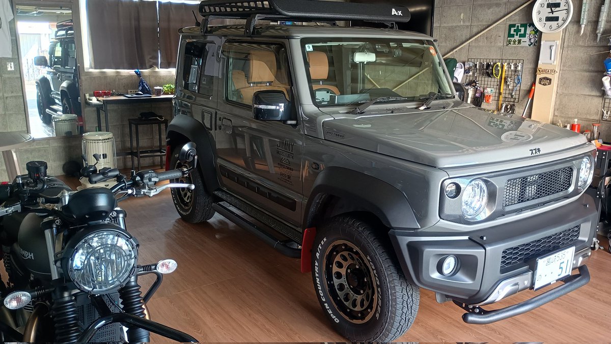 MT09SP_'s tweet photo. ジムニーが日常用でロードスターがお休み用。ロードスターに乗るとお休みスイッチがONになる。
#ジムニーシエラ
#ロードスター https://t.co/xRVCoR0ZN3