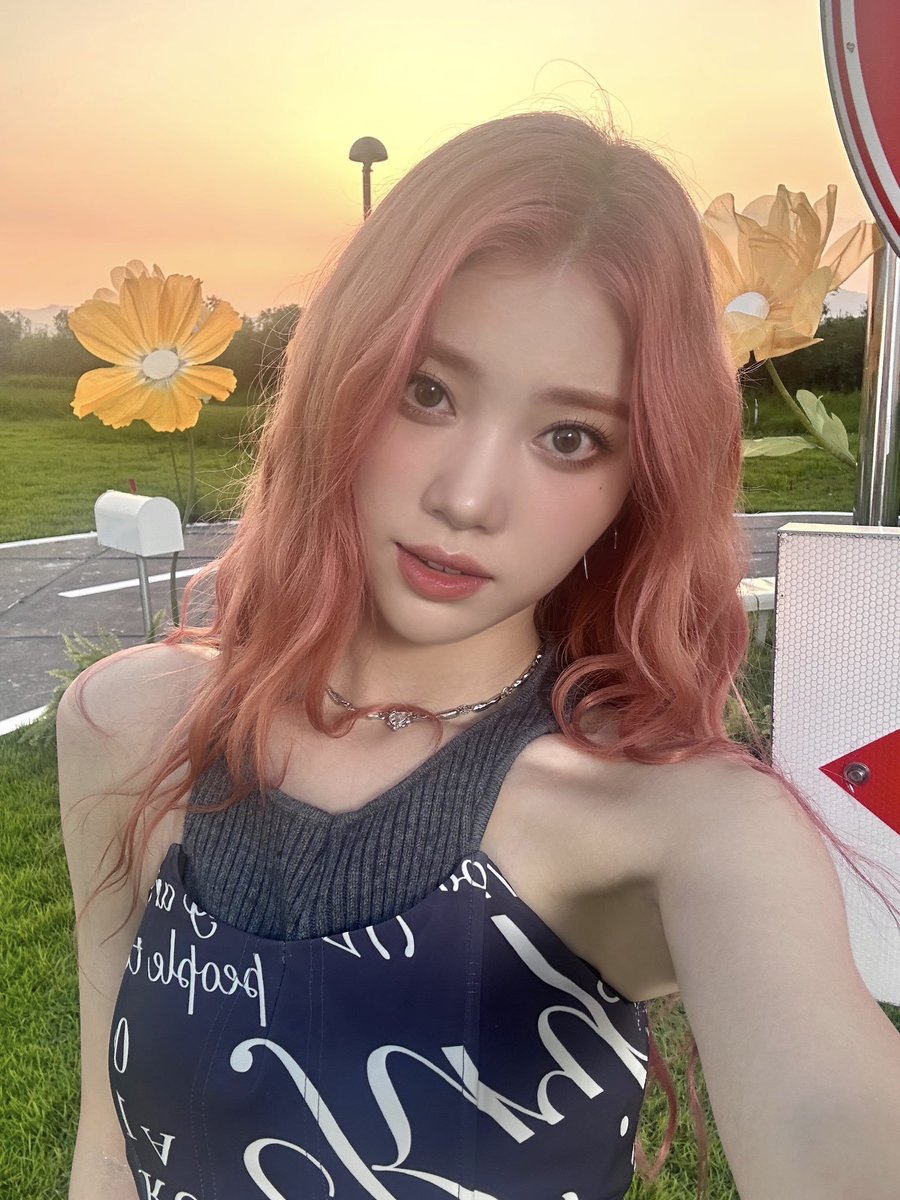 xiaotaing's tweet photo. ────────────੭✱୧─────────────
Her hair, as pink as her cheeks under the sunset, shimmered like rose-touched clouds—soft, fleeting, and impossibly beautiful. She was as breathtaking as pink lilies. 
──────────────────────────── https://t.co/0n3qsj6eQ9