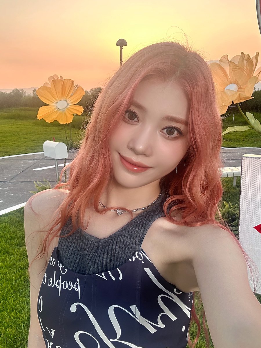 xiaotaing's tweet photo. ────────────੭✱୧─────────────
Her hair, as pink as her cheeks under the sunset, shimmered like rose-touched clouds—soft, fleeting, and impossibly beautiful. She was as breathtaking as pink lilies. 
──────────────────────────── https://t.co/0n3qsj6eQ9
