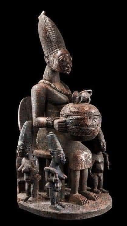 Ifawemimo's tweet photo. We are not idol worshippers. We are Olórìsà. We are Ẹlẹ́bọ. I practice Ìṣẹ̀ṣe, the traditional religion of the Yorùbá people.

One thing many people misunderstand is the meaning of the word Òrìṣà. Òrìṣà does not mean idol or god. Òrìṣà is Òrìṣà. In Ìṣẹ̀ṣe, Olódùmarè reveals its presence through nature and nature itself is sacred.

Each Òrìṣà represents different forces and elements of nature. For example, Sàngó is associated with thunder and lightning, Ọ̀ṣun, Yemoja and Olókùn are associated with water, Ọ̀sányìn is connected to herbs, leaves and roots while Ọya is associated with water, wind, storms and transformation. There are many other Òrìṣà, each representing different aspects of the natural world and existence.

What we have are icons and sacred symbols of the Òrìṣà not idols. These symbols serve as reminders of the divine forces in nature and our connection to them.

Olórìsà ni mi 💙 Elebo ni mi 💙 Elebo ni ìran mi 💙

Ire O!