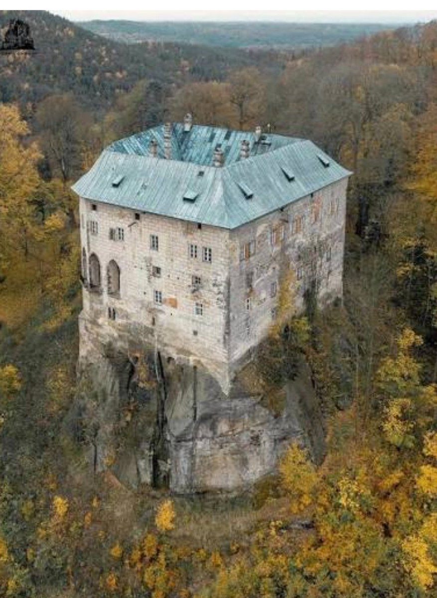 QDrop2450's tweet photo. HOUSKA CASTLE, north of Prague, Czech Republic. The creepy folklore about this castle claims it was constructed to seal a bottomless pit known as the "Gateway to Hell". The Chapel is Built directly over the central limestone fissure to seal in demonic entities.

~Meltology~ 🫠 https://t.co/vXeESAlXRN