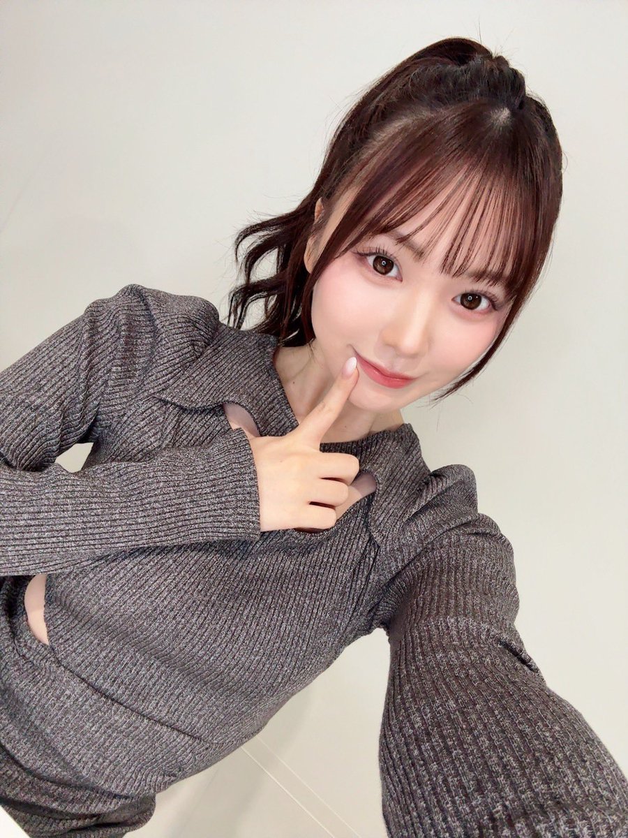 jaik445's tweet photo. 石川澪さん、「普通の女子大生」というキャッチでデビューし市場を席巻！
きっかけは学費とひとり暮らしの資金、そして好奇心だったそう！
親への報告にも「応援する」との返事をもらったとのこと。周りに影響を与えてる存在ですよねー
📷 画像出典：石川澪さん公式X（@ishikawamio）より
#石川澪 https://t.co/mGP25nl0FU