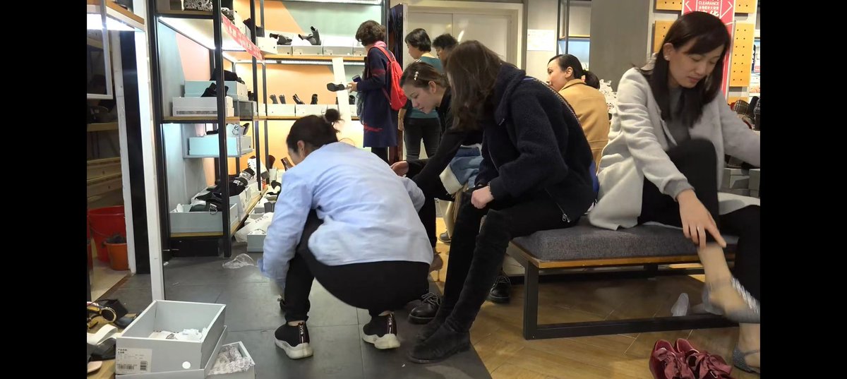Removeyourboots's tweet photo. 街拍长靴/过膝靴鞋店脱靴试穿视频 #长靴 #脱靴 #皮靴 #靴子 #扫楼打胶 #射鞋 #跟扫 #玩鞋 #闻鞋 #卧铺 #尾随打胶 https://t.co/tT1BVYlxlO