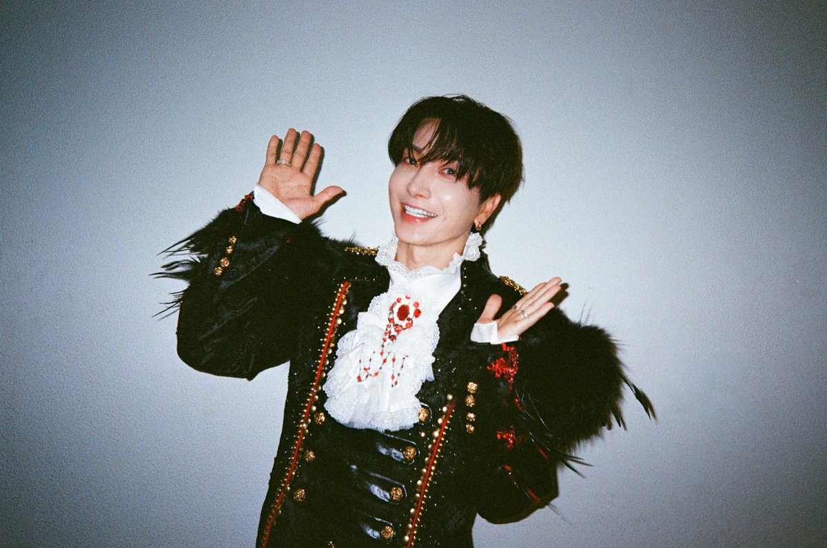 SJofficial's tweet photo. HAPPY BIRTHDAY LEETEUK🎊

#슈퍼주니어 #SUPERJUNIOR
#이특 #LEETEUK
#HAPPYLEETEUKDAY https://t.co/xvfGL1dVWH