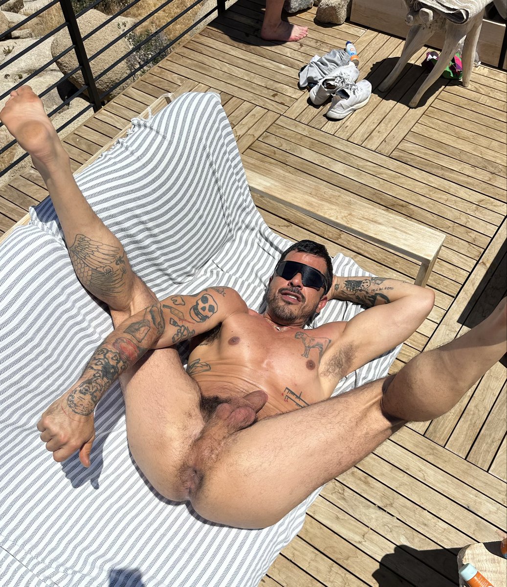 theInkedpig's tweet photo. sunning my hole https://t.co/242cw1Mczh