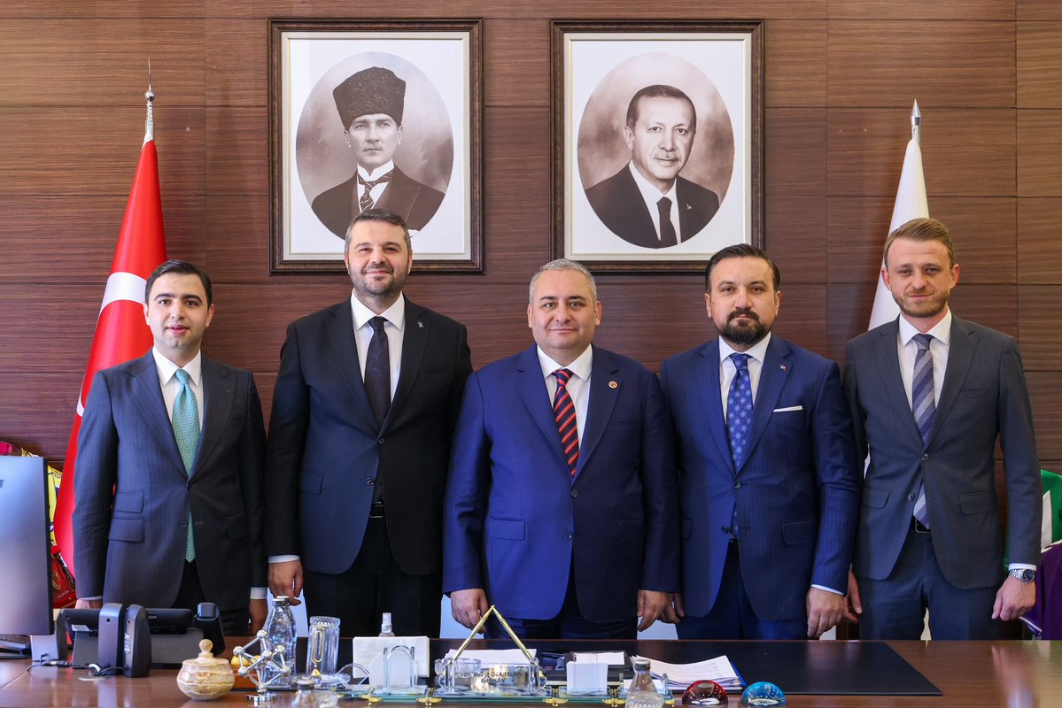 OzarslanMesut's tweet photo. AK Parti Grup Toplantımızı İlçe Başkanımız Sayın @omerfarukislam ve meclis üyelerimizle birlikte gerçekleştirdik.

Keçiören’imize ve Ankara’mıza birlik ve beraberlik içerisinde hizmet etmeye devam edeceğiz.

@AkKeciorenResmi https://t.co/SEiKTs7Hpp